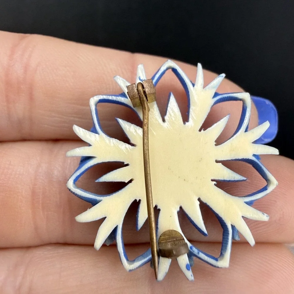 Vintage Celluloid Brooch‎ Flower